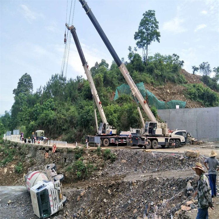 莆田秀屿汽车掉沟里叫吊车救援要多少钱